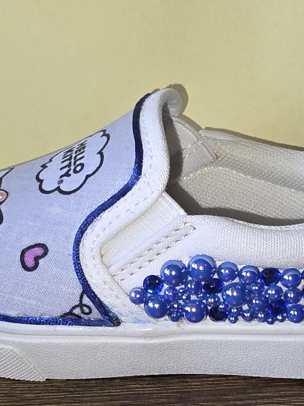 Hello Kitty Girls' White and Pink Slip-On Sneakers - Size 8